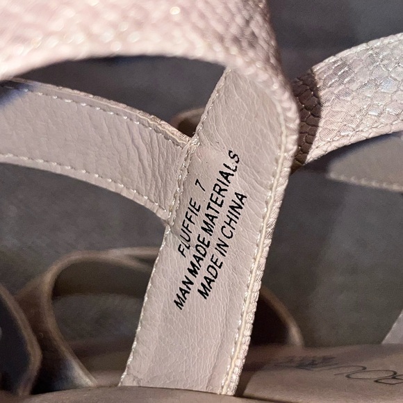 Fluffie sandal by Corky's Champagne strap platform sandals size 7 - Picture 4 of 8